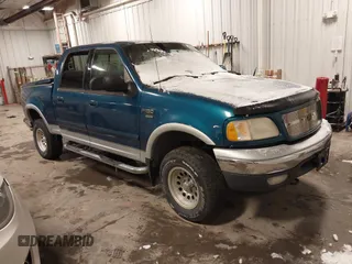 2001 Ford F-150 SuperCrew XLT with VIN 1FTRW08W51KE42437, listed as a IAAI auction lot 41249898 with 162,436 mi miles. Bid and sale history available at carsss.com. Image 1.