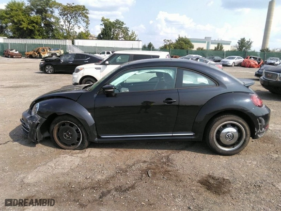 2018 Volkswagen Beetle S with VIN 3VWFD7ATXJM705321, listed as a IAAI auction lot 40118047 with NaN miles. Bid and sale history available at carsss.com. Image 14.