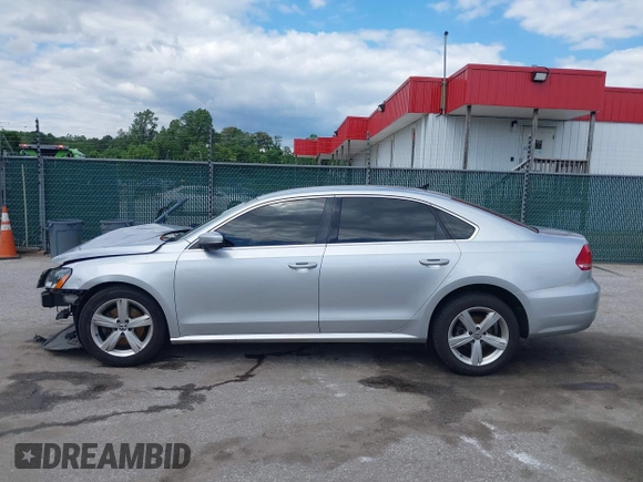 2013 Volkswagen Passat SE z VIN 1VWBP7A38DC123553, wystawiony jako IAAI lot #42341621 z przebiegiem 178 504 mil mil oraz . Historia ofert i sprzedaży dostępna na DreamBid. Obrazek 15.