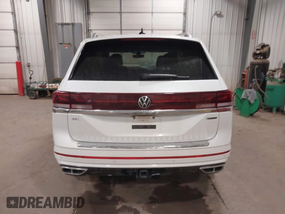 2024 Volkswagen Atlas SEL Premium R-Line z VIN 1V2FR2CA0RC507586, wystawiony jako IAAI lot #40921678 z przebiegiem 26 996 mil mil oraz . Historia ofert i sprzedaży dostępna na DreamBid. Obrazek 16.
