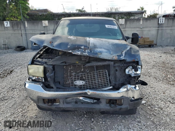 2003 Ford Excursion Special Serv z VIN 1FMNU41S13EC23961, wystawiony jako Copart lot #56982865 z przebiegiem 180 123 mil mil oraz Szkoda całkowita • Salvage title. Historia ofert i sprzedaży dostępna na DreamBid. Obrazek 5.