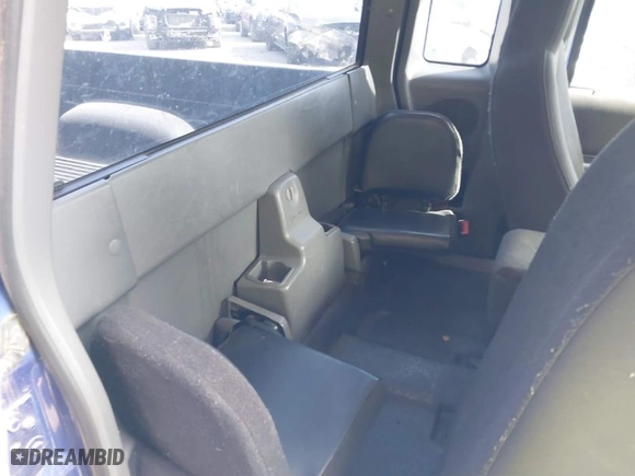 2005 Ford Ranger XLT with VIN 1FTYR44U25PA25865, listed as a IAAI auction lot 41527346 with 175,013 mi miles. Bid and sale history available at carsss.com. Image 8.