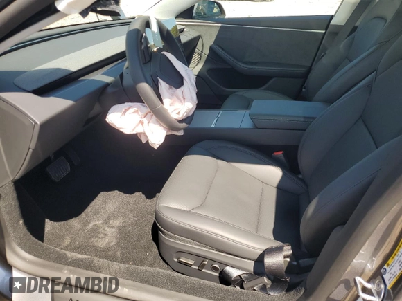 2025 Tesla Model 3 Long Range z VIN 5YJ3E1EBXSF979187, wystawiony jako Copart lot #53171955 z przebiegiem 198 mil mil oraz Szkoda całkowita • Salvage title. Historia ofert i sprzedaży dostępna na DreamBid. Obrazek 7.