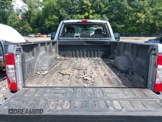 2022 Ford F-250 XL z VIN 1FTBF2B62NEF21705, wystawiony jako IAAI lot #39947332 z przebiegiem 61 110 mil mil oraz . Historia ofert i sprzedaży dostępna na DreamBid. Obrazek 8.