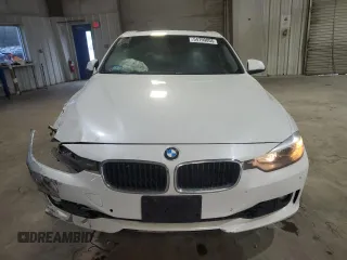 2015 BMW 3 Series 328i xDrive z VIN WBA3B5C55FF961191, wystawiony jako Copart lot #54799805 z przebiegiem 102 979 mil mil oraz Nie do naprawy • Non repairable. Historia ofert i sprzedaży dostępna na DreamBid. Obrazek 5.