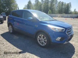 2017 Ford Escape SE z VIN 1FMCU9GD0HUB54075, wystawiony jako Copart lot #60490885 z przebiegiem 121 155 mil mil oraz Czysty tytuł • Clean title. Historia ofert i sprzedaży dostępna na DreamBid. Obrazek 4.