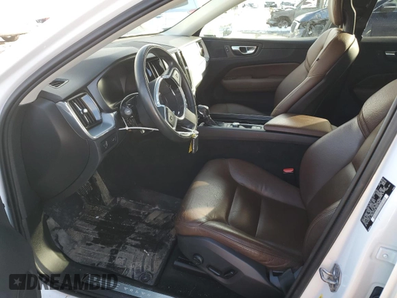 2018 Volvo XC60 Momentum z VIN LYVA22RK4JB113565, wystawiony jako Copart lot #45884295 z przebiegiem 69 389 mil mil oraz Szkoda całkowita • Salvage title. Historia ofert i sprzedaży dostępna na DreamBid. Obrazek 7.