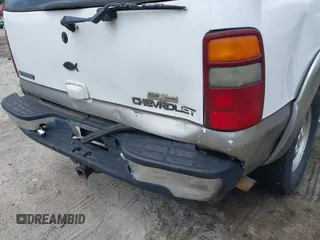 2002 Chevrolet Tahoe LS z VIN 1GNEC13Z12R145907, wystawiony jako IAAI lot #42144771 z przebiegiem 308 201 mil mil oraz . Historia ofert i sprzedaży dostępna na DreamBid. Obrazek 6.