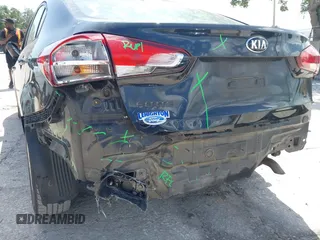 2018 Kia Forte LX z VIN 3KPFK4A70JE197056, wystawiony jako IAAI lot #42435555 z przebiegiem 79 805 mil mil oraz . Historia ofert i sprzedaży dostępna na DreamBid. Obrazek 6.
