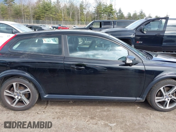 2013 Volvo C30 T5 with VIN YV1672MK4D2308774, listed as a IAAI auction lot 42005076 with 91,921 mi miles and . Bid and sale history available at DreamBid. Image 14.