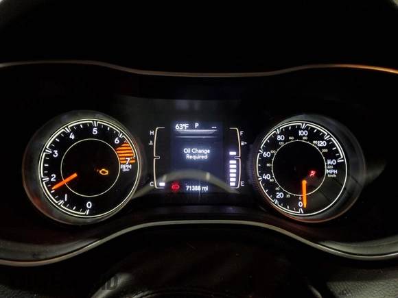 2019 Jeep Cherokee Latitude Plus с VIN 1C4PJMLB5KD198599, выставлен на аукционе Copart как лот 86271604 с пробегом 71 388 миль миль и Списание • Salvage title. История ставок и продаж доступна на DreamBid. Изображение 9.