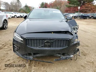 2024 Volvo S60 Plus Black Edition z VIN 7JRL12TH0RG281486, wystawiony jako Copart lot #75622704 z przebiegiem 15 179 mil mil oraz Szkoda całkowita • Salvage title. Historia ofert i sprzedaży dostępna na DreamBid. Obrazek 5.