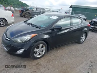 2013 Hyundai Elantra GLS z VIN 5NPDH4AE0DH330631, wystawiony jako IAAI lot #42263667 z przebiegiem 61 295 mil mil oraz . Historia ofert i sprzedaży dostępna na DreamBid. Obrazek 2.