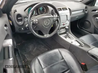 2005 Mercedes-Benz SLK 55 AMG z VIN WDBWK73F75F046800, wystawiony jako Copart lot #55657075 z przebiegiem 140 673 mil mil oraz Szkody całkowita. Historia ofert i sprzedaży dostępna na DreamBid. Obrazek 8.