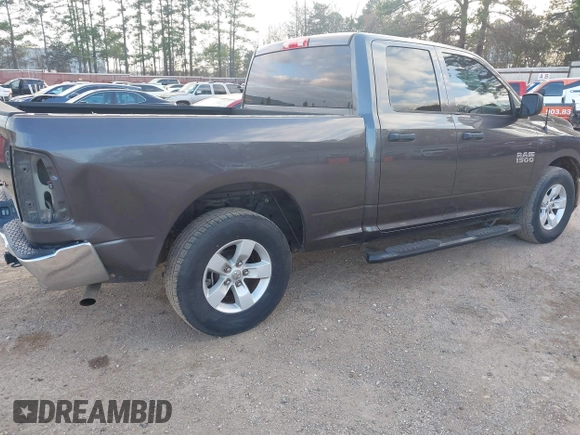 2018 Ram 1500 Tradesman z VIN 1C6RR6FG8JS284091, wystawiony jako IAAI lot #41439973 z przebiegiem 62 429 mil mil oraz . Historia ofert i sprzedaży dostępna na DreamBid. Obrazek 4.