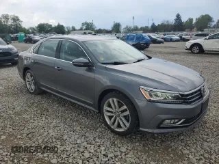 2017 Volkswagen Passat SE z VIN 1VWGT7A3XHC053786, wystawiony jako Copart lot #55421435 z przebiegiem 90 878 mil mil oraz Szkoda całkowita • Salvage title. Historia ofert i sprzedaży dostępna na DreamBid. Obrazek 4.