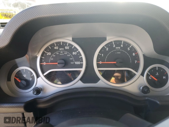 2010 Jeep Wrangler Sahara z VIN 1J4AA5D1XAL227305, wystawiony jako Copart lot #70165554 z przebiegiem Nie podano mil oraz Szkoda całkowita • Salvage title. Historia ofert i sprzedaży dostępna na DreamBid. Obrazek 9.