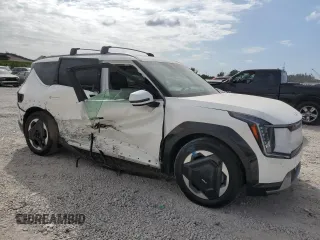2024 Kia EV9 Land with VIN KNDADFS50R6034423, listed as a Copart auction lot 45447905 with 7,061 mi miles and Salvage Title. Bid and sale history available at carsss.com. Image 4.