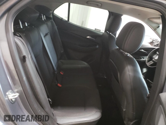 2020 Buick Encore GX Select z VIN KL4MMESL1LB115557, wystawiony jako Copart lot #46785365 z przebiegiem 66 419 mil mil oraz Czysty tytuł • Clean title. Historia ofert i sprzedaży dostępna na DreamBid. Obrazek 11.