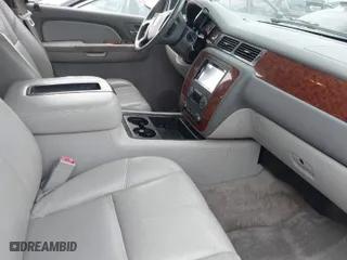 2008 Chevrolet Suburban LT w/3LT with VIN 3GNFC16098G150346, listed as a IAAI auction lot 41523328 with 228,908 mi miles. Bid and sale history available at carsss.com. Image 5.