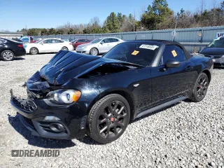 2018 FIAT 124 Spider Classica z VIN JC1NFAEK0J0136678, wystawiony jako Copart lot #47318535 z przebiegiem 57 326 mil mil oraz Szkody całkowita. Historia ofert i sprzedaży dostępna na DreamBid. Obrazek 1.