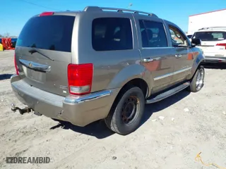 2007 Chrysler Aspen Limited with VIN 1A8HW58237F578436, listed as a IAAI auction lot 41640757 with 250,901 mi miles. Bid and sale history available at carsss.com. Image 4.