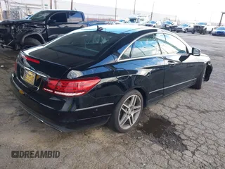 2014 Mercedes-Benz E 350 z VIN WDDKJ5KBXEF249207, wystawiony jako IAAI lot #41750638 z przebiegiem 86 960 mil mil oraz . Historia ofert i sprzedaży dostępna na DreamBid. Obrazek 4.