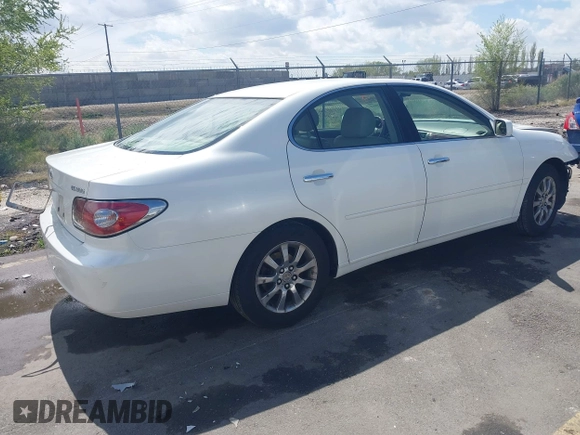 2002 Lexus ES 300 with VIN JTHBF30G425028944, listed as a IAAI auction lot 42057912 with 112,470 mi miles. Bid and sale history available at carsss.com. Image 4.