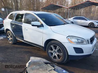 2013 Volvo XC60 T6 with VIN YV4902DZ1D2370635, listed as a IAAI auction lot 41314514 with 171,696 mi miles. Bid and sale history available at carsss.com. Image 1.