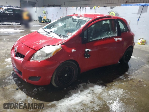 2010 Toyota Yaris z VIN JTDJT4K35A5280531, wystawiony jako Copart lot #47061135 z przebiegiem 151 744 mil mil oraz Szkoda całkowita • Salvage title. Historia ofert i sprzedaży dostępna na DreamBid. Obrazek 1.