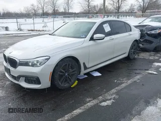 2018 BMW 7 Series 740i xDrive with VIN WBA7E4C59JGV23876, listed as a IAAI auction lot 41381398 with 106,675 mi miles. Bid and sale history available at carsss.com. Image 17.