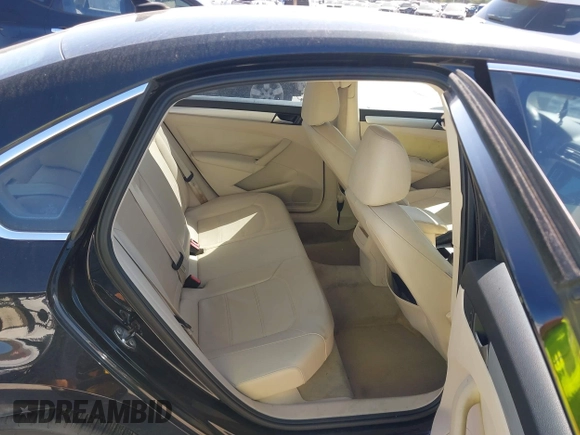 2012 Volkswagen Passat SE z VIN 1VWBH7A38CC063186, wystawiony jako IAAI lot #41700992 z przebiegiem 151 454 mil mil oraz . Historia ofert i sprzedaży dostępna na DreamBid. Obrazek 8.