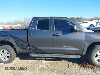 2013 Toyota Tundra z VIN 5TFRM5F18DX062669, wystawiony jako IAAI lot #41492200 z przebiegiem 100 531 mil mil oraz . Historia ofert i sprzedaży dostępna na DreamBid. Obrazek 13.