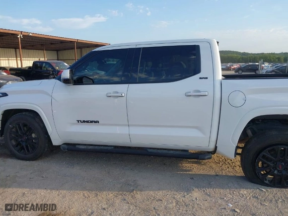 2023 Toyota Tundra 4WD SR5 with VIN 5TFLA5DB7PX070888, listed as a IAAI auction lot 39980596 with 29,297 mi miles. Bid and sale history available at carsss.com. Image 14.