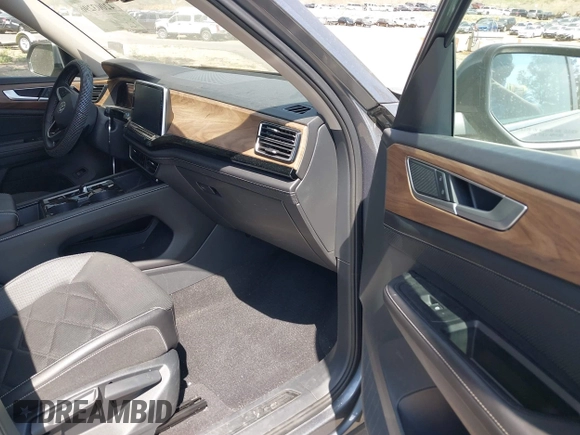 2024 Volkswagen Atlas SE с VIN 1V2KR2CAXRC502457, выставлен на аукционе IAAI как лот 42003296 с пробегом 19 138 миль миль и . История ставок и продаж доступна на DreamBid. Изображение 5.