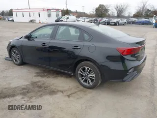 2024 Kia Forte LXS z VIN 3KPF24ADXRE744271, wystawiony jako IAAI lot #41793946 z przebiegiem 11 923 mil mil oraz . Historia ofert i sprzedaży dostępna na DreamBid. Obrazek 3.