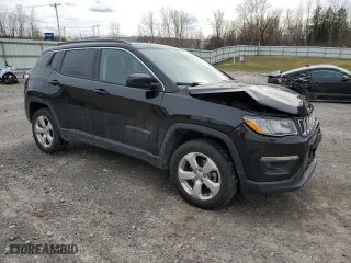 2019 Jeep Compass Latitude with VIN 3C4NJDBB8KT599275, listed as a Copart auction lot 52447025 with 104,576 mi miles and Salvage Title. Bid and sale history available at carsss.com. Image 4.