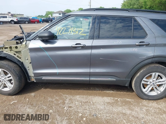 2022 Ford Explorer XLT с VIN 1FMSK8DH6NGA69352, выставлен на аукционе IAAI как лот 42271312 с пробегом 44 533 миль миль и . История ставок и продаж доступна на DreamBid. Изображение 14.