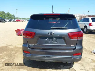 2019 Kia Sorento LX z VIN 5XYPG4A35KG529645, wystawiony jako IAAI lot #41995339 z przebiegiem 106 827 mil mil oraz . Historia ofert i sprzedaży dostępna na DreamBid. Obrazek 17.