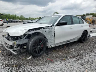 2024 BMW 3 Series 330i z VIN 3MW69FF0XR8E33402, wystawiony jako Copart lot #53900385 z przebiegiem 10 328 mil mil oraz Szkoda całkowita • Salvage title. Historia ofert i sprzedaży dostępna na DreamBid. Obrazek 1.
