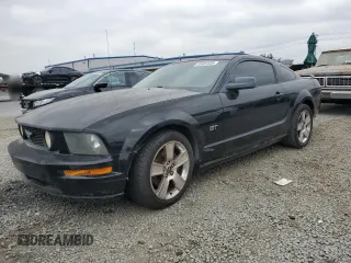 2005 Ford Mustang GT Deluxe z VIN 1ZVFT82H555212371, wystawiony jako Copart lot #55881535 z przebiegiem Nie podano mil oraz Czysty tytuł • Clean title. Historia ofert i sprzedaży dostępna na DreamBid. Obrazek 1.