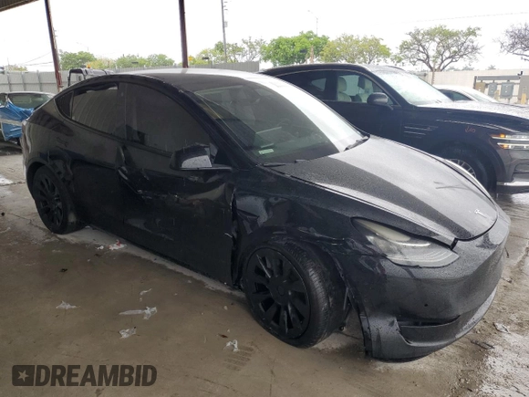 2022 Tesla Model Y Long Range z VIN 7SAYGDEE1NF393187, wystawiony jako Copart lot #56419535 z przebiegiem 82 757 mil mil oraz Nie do naprawy • Non repairable. Historia ofert i sprzedaży dostępna na DreamBid. Obrazek 4.