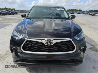 2023 Toyota Highlander L z VIN 5TDKDRAH6PS501987, wystawiony jako Copart lot #56431265 z przebiegiem 42 399 mil mil oraz Czysty tytuł • Clean title. Historia ofert i sprzedaży dostępna na DreamBid. Obrazek 5.