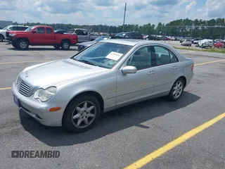 2002 Mercedes-Benz C 230/260/280/320 z VIN WDBRF61J92F276921, wystawiony jako IAAI lot #42507459 z przebiegiem 120 560 mil mil oraz . Historia ofert i sprzedaży dostępna na DreamBid. Obrazek 2.