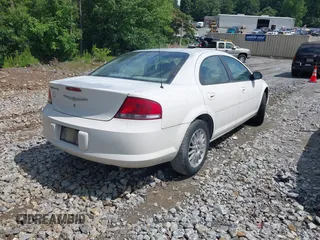 2005 Chrysler Sebring z VIN 1C3EL46X65N541688, wystawiony jako IAAI lot #42375607 z przebiegiem 220 495 mil mil oraz . Historia ofert i sprzedaży dostępna na DreamBid. Obrazek 4.
