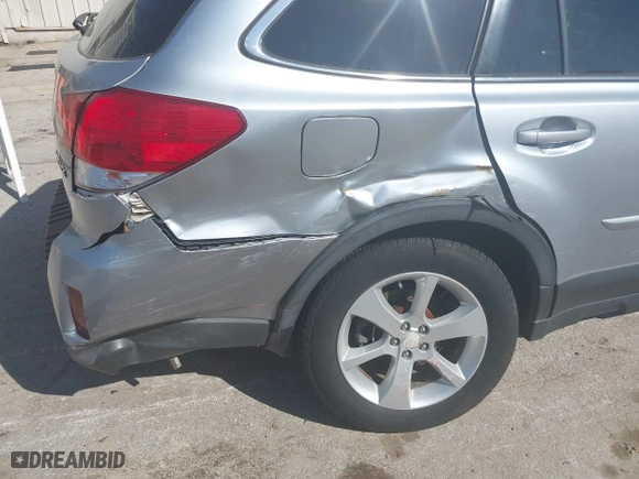 2014 Subaru Outback 2.5i Premium with VIN 4S4BRCDC0E3217117, listed as a IAAI auction lot 41781964 with 145,679 mi miles. Bid and sale history available at carsss.com. Image 6.