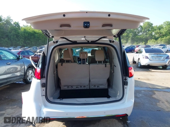 2020 Chrysler Pacifica Limited with VIN 2C4RC1GG1LR176086, listed as a IAAI auction lot 42255135 with 85,334 mi miles and . Bid and sale history available at DreamBid. Image 17.