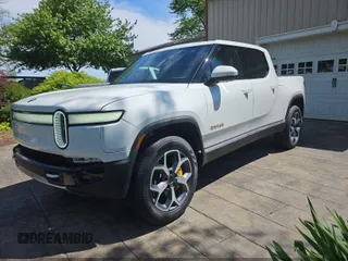 2023 Rivian R1T Adventure z VIN 7FCTGAAA1PN020478, wystawiony jako IAAI lot #42361936 z przebiegiem 443 mil mil oraz . Historia ofert i sprzedaży dostępna na DreamBid. Obrazek 2.