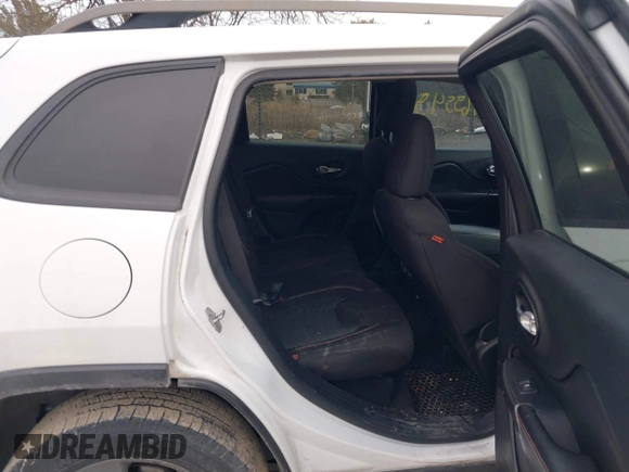 2016 Jeep Cherokee Latitude with VIN 1C4PJMCB7GW268714, listed as a IAAI auction lot 41655450 with 180,603 mi miles. Bid and sale history available at carsss.com. Image 8.