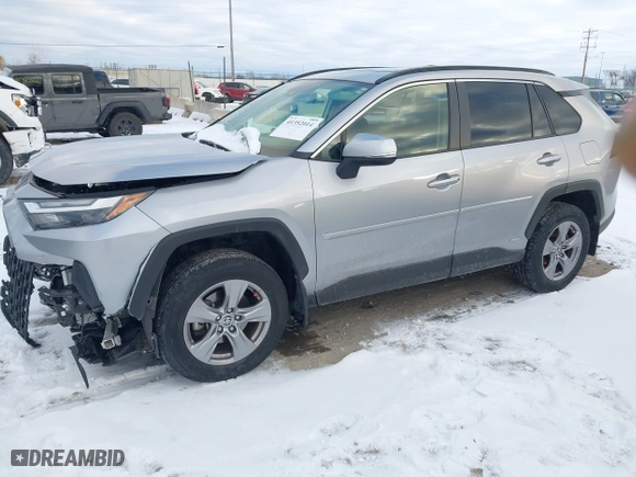 2022 Toyota RAV4 Hybrid XLE with VIN JTMRWRFV4ND568071, listed as a IAAI auction lot 41352014 with 47,513 mi miles. Bid and sale history available at carsss.com. Image 2.